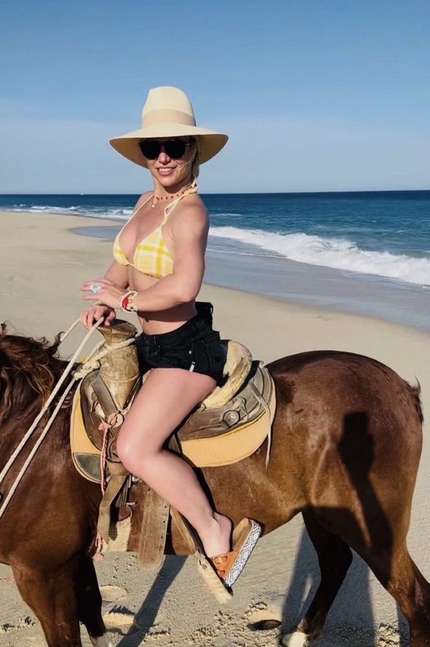 Britney Spears na pierwszych zdjęciach od czasu ogłoszenia ROZWODU. Wyglądała na przygnębioną... (ZDJĘCIA)