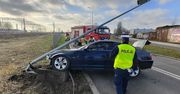 Radom: 24-latek stracił panowanie nad autem i ściął słup. W BMW policjanci znaleźli kokainę i amfetaminę