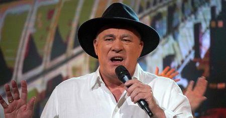 Ryszard Rynkowski z trudem poruszał się po scenie. Koncert został PRZERWANY. "Jest mi CIĘŻKO"