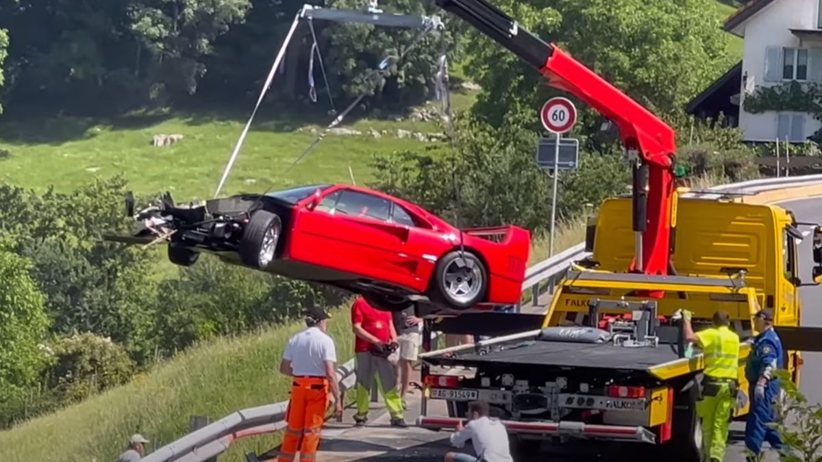 Przód pojazdu został mocno uszkodzony