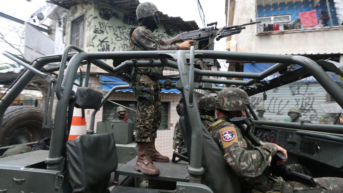 Wojsko, policja oraz strzelaniny to w fawelach niemal codziennoś
