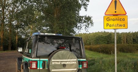 Imigranci utknęli na bagnach przy granicy. Wezwano LPR. 7 osób w szpitalu