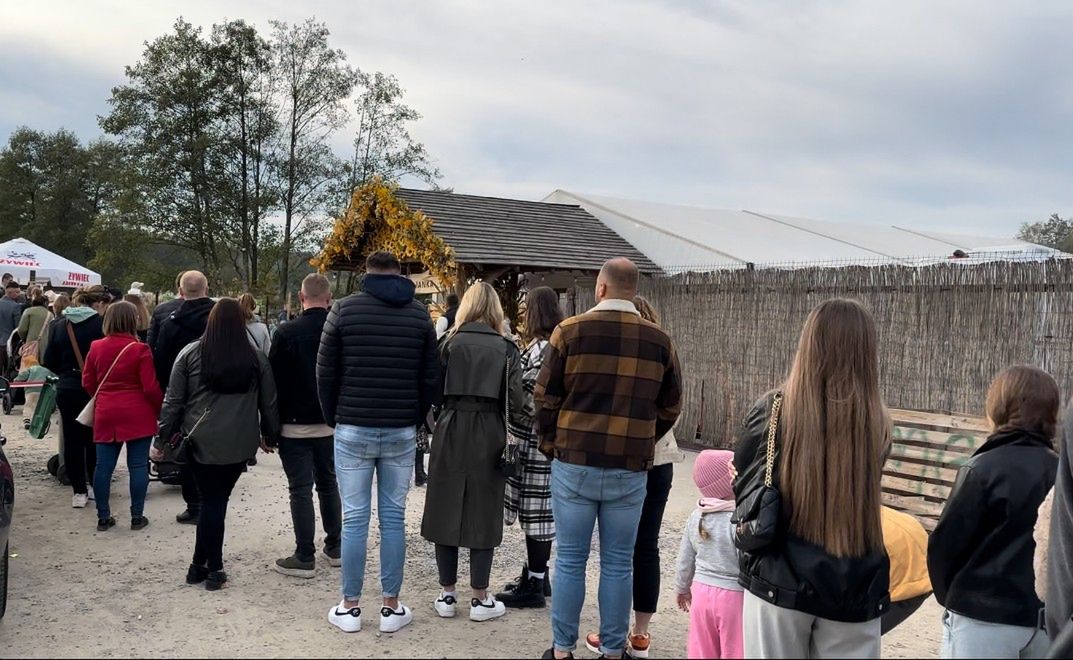 Tłumy przy kasach i pełne parkingi. Atrakcja spodobała się Polakom