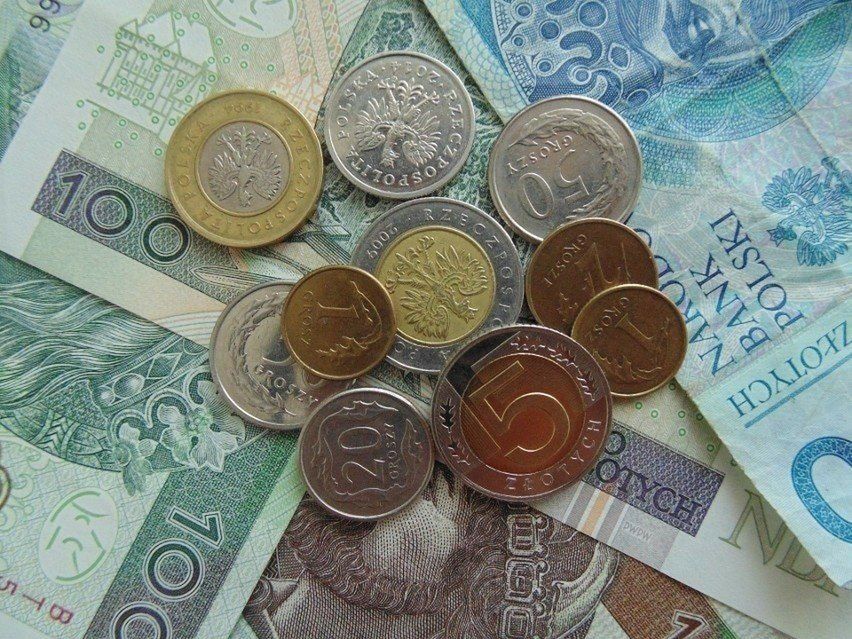 Warunek dotyczący wychowania dzieci obejmuje zarówno dzieci biologiczne, przybrane, jak i te przyjęte na wychowanie w ramach rodziny zastępczej. Warto zaznaczyć, że świadczenie to przysługuje wyłącznie pod warunkiem pobytu w Polsce w trakcie jego pobierania.Czytaj dalej &gt;&gt;&gt;