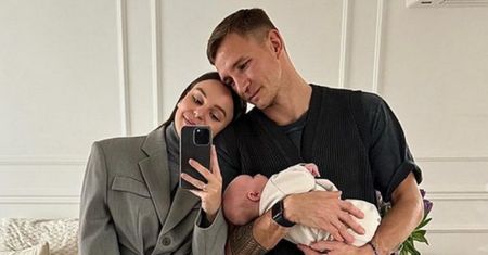 Paulina i Jakub Rzeźniczakowie chwalą się PIERWSZĄ profesjonalną sesją zdjęciową z Antoniną. "Jaka PIĘKNA WIĘŹ" (FOTO)