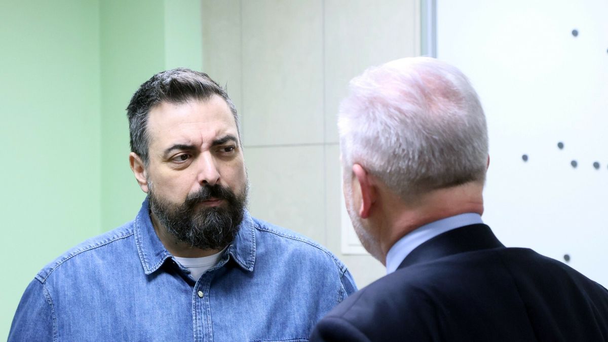 Wyrok w sprawie pobicie b. wiceszefa KNF Wojciecha Kwa?niaka
Fot. Wojciech Olkusnik/East News, Warszawa, 22.02.2024.  Sad rejonowy dla Warszawy - Mokotowa. Wyrok w sprawie pobicie b. wiceszefa KNF Wojciecha Kwasniaka, nadzorujacego kontrole w SKOK Wolomin.
N/z: Wojciech Kwasniak, Tomasz Sekielski
Wojciech Olkusnik