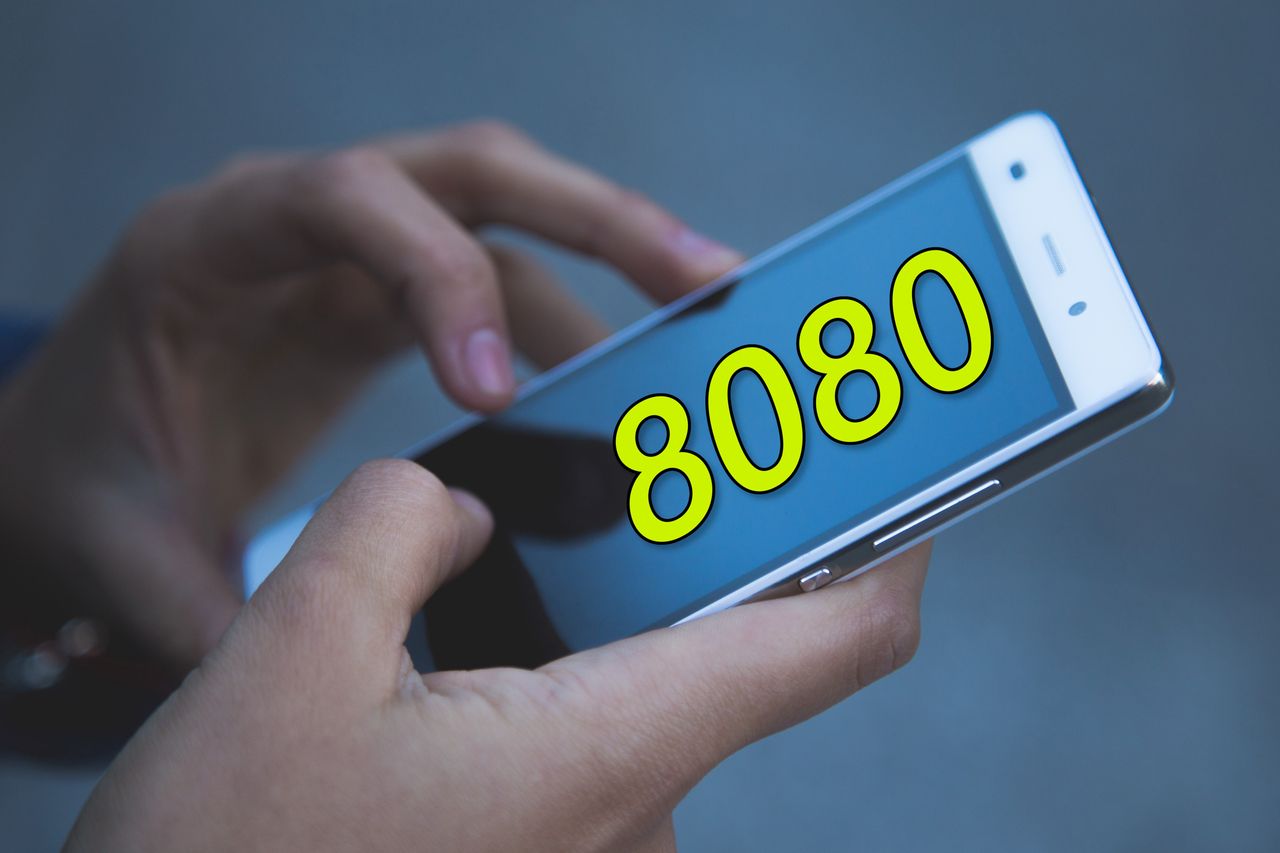 Numer 8080 - warto zapisać w telefonie