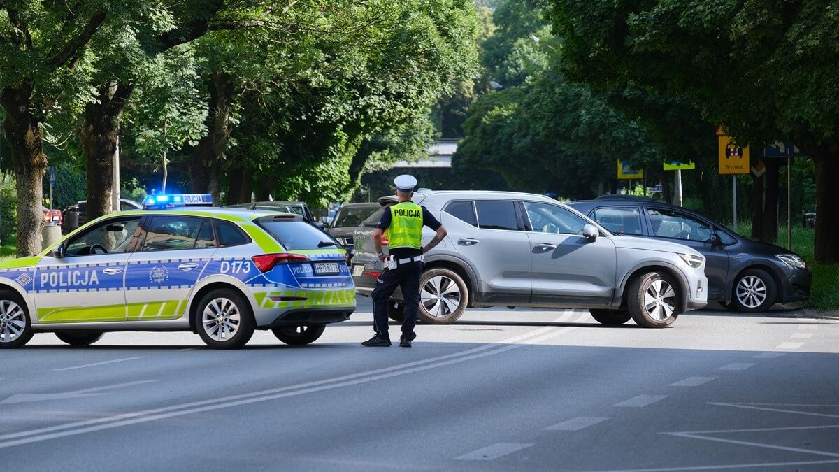 Kierowcy zawracający na ul. Sowińskiego przez Tour de Pologne Women