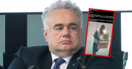 Protest przed TV Republika. Pasek grozy na ekranach TV