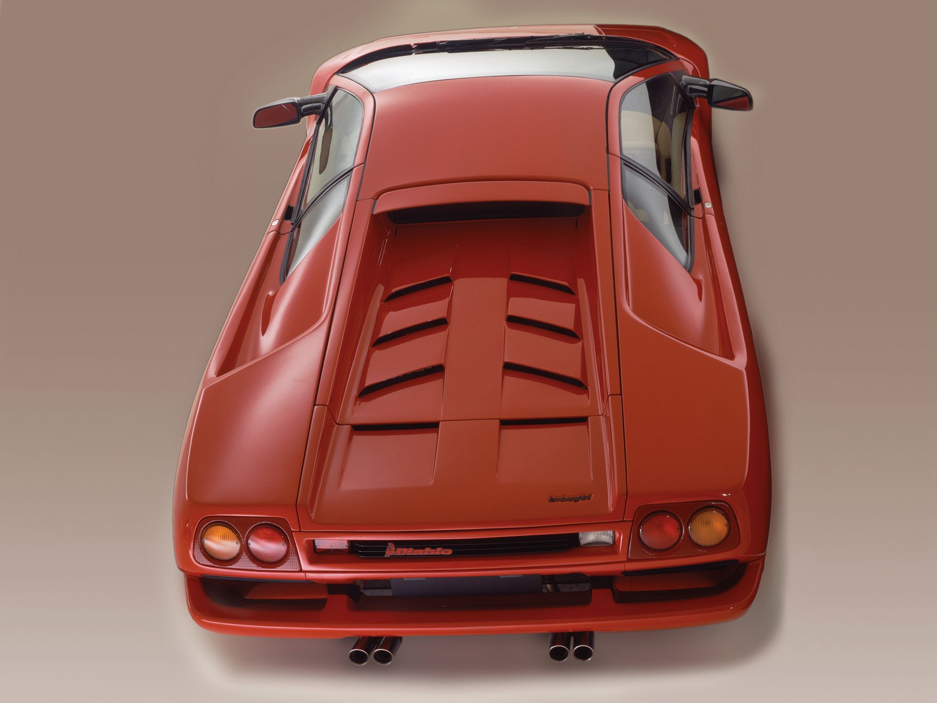 Od dekad z V12: ewolucja hipersamochodów Lamborghini 46