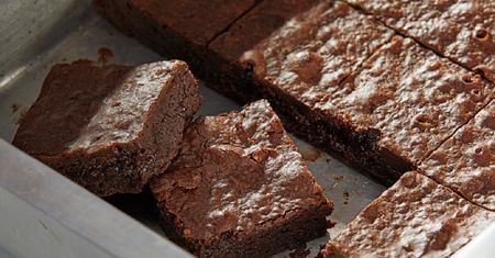 Przepis na pyszne ciasto. Głównym składnikiem jest Nutella