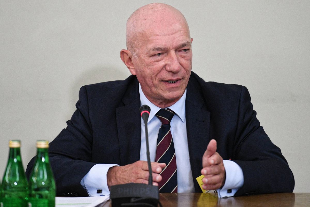 Sejmowa komisja śledcza ds. VAT Zbigniew Ćwiąkalski w ogniu pytań