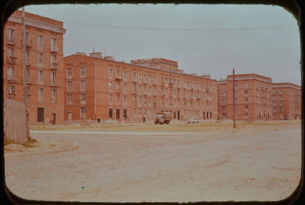 Nostalgiczna Warszawa lat 50. na nieznanych, kolorowych zdjęciach profesora z USA 14