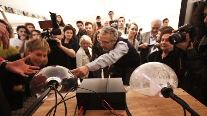 Akcelerator cząstek w garażu, czyli wyższość umysłu nad górami forsy 1