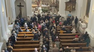 Nowa Słupia: Tłum wiernych w bazylice na Świętym Krzyżu. Poniedziałek Wielkanocny z wyjątkowym kazaniem o sile zmartwychwstania