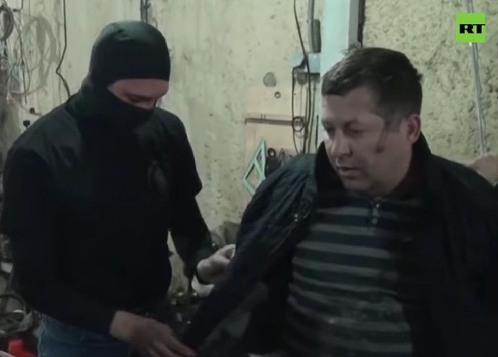 Polak skazany na kolonię karną w Rosji prosi o pomoc. Na zdjęciu kadr z zatrzymania Mariana Radzajewskiego