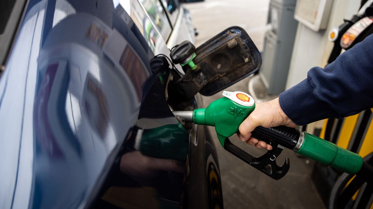 SLUBICE, LUBUSKIE, POLAND - APRIL 01: A man from Germany fills up his car at a petrol station following a price cap by Polish authorities on April 01, 2026 in Slubice, Poland. The Polish government has set price limits on gasoline and diesel that are up to 70 cents per liter cheaper than in neighbouring Germany, prompting many Germans to cross the border to refuel their cars. Meanwhile energy markets remain tense due to the closure of the Straight of Hormuz by Iran to western shipping and oil transports. (Photo by Nadja Wohlleben/Getty Images)