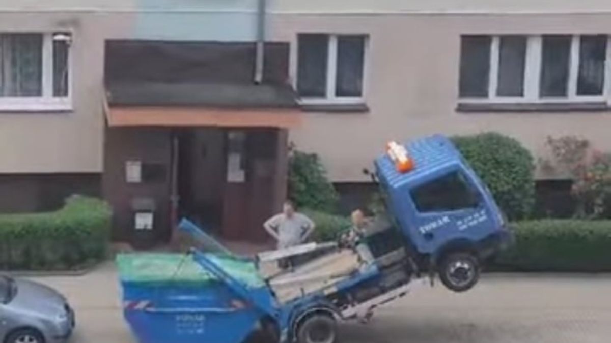 Samochód nieoczekiwanie "stanął dęba". Nagranie obiega sieć