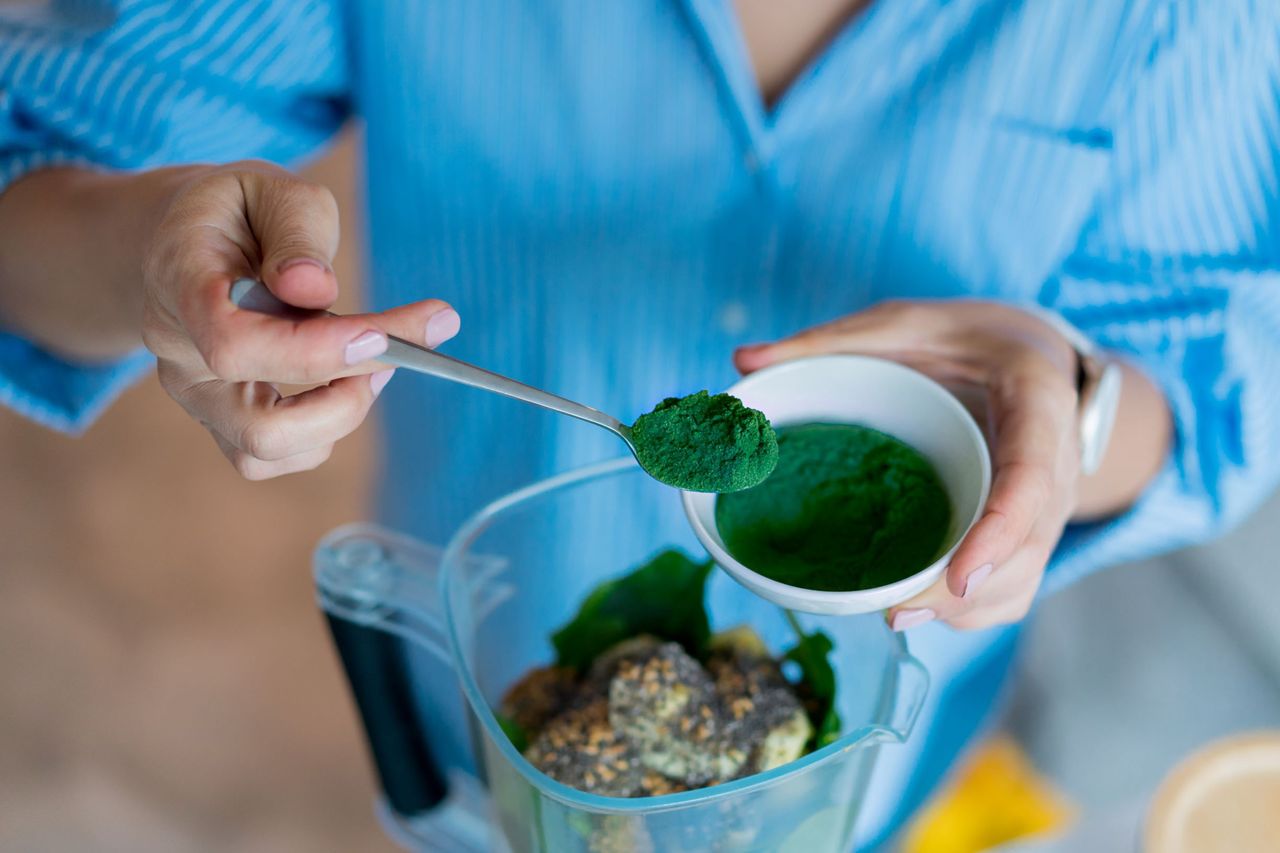 Spirulina pomaga w naturalny sposób oczyszczać organizm z toksyn