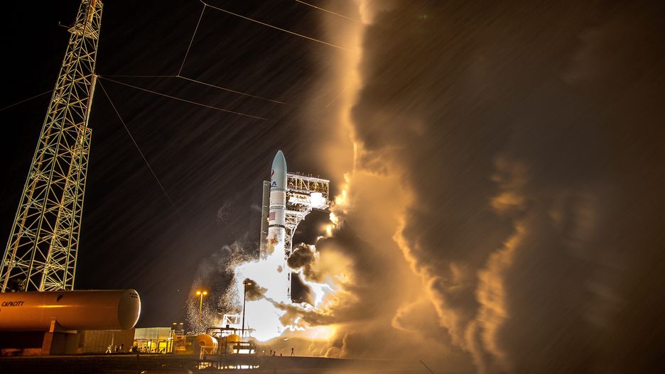 The United Launch Alliance Vulcan Centaur rocket, part of the Astrobotic's Peregrine Mission One, lifts off from Space Launch Complex 41 at Kennedy Space Center in Merritt Island, Florida, USA, 08 January 2024. According to NASA, the Astrobotic's Peregrine Mission One carries NASA and commercial payloads to the Moon to study the lunar exosphere, thermal properties, and hydrogen abundance of the lunar regolith, magnetic fields, and the radiation environment of the lunar surface, as part of NASA's Artemis lunar exploration efforts. EPA/CRISTOBAL HERRERA-ULASHKEVICH Dostawca: PAP/EPA.