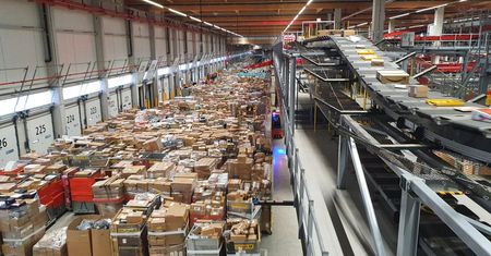 Czy przesyłka dojdzie przed świętami Bożego Narodzenia 2023? Praca kurierów: InPost, DPD, DHL, Pocztex