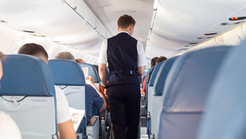 Steward na pokładzie (zdjęcie ilustracyjne) 