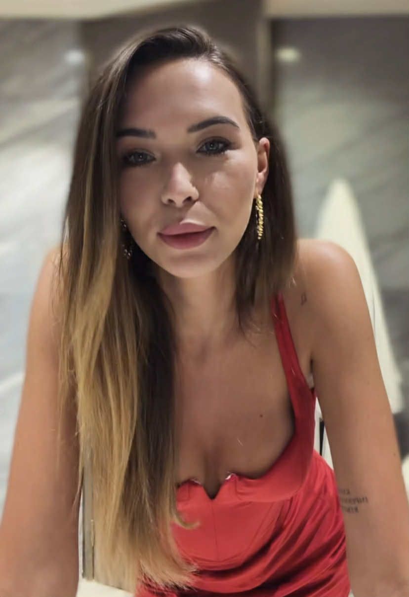 Sandra Kubicka prezentuje suknię