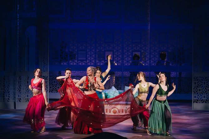 Anna Radziejewska (Izabella ) we „Włoszce w Algierze” w Polskiej Operze Królewskiej © Karpati & Zarewicz, materiały Polskiej Opery Królewskiej