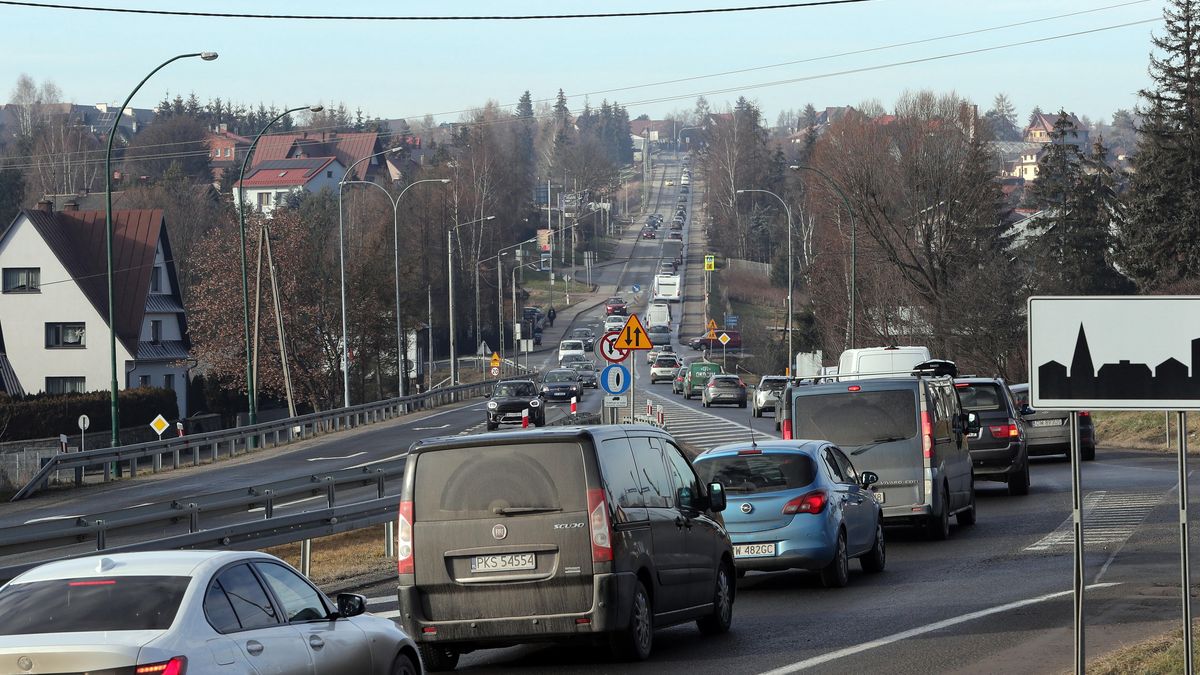 Nowy Targ ruch samochodowy na Zakopiance
Grzegorz Momot
korek, korki, na drodze, powroty, powr�t, ruch, ruch drogowy, ruch samochodowy, sylwester, sylwestrowa, wzmo�ony, zakopianka, samochody