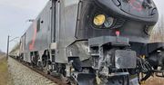 Zderzenie pociągu i osobówki na przejeździe. 24-latek trafił do szpitala