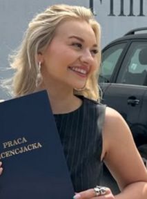 Fausti oficjalnie skończyła studia. Pochwaliła się obronioną pracą
