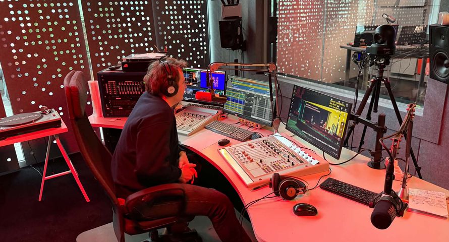 Radio znanego nadawcy telewizyjnego wciąż nie nadaje. "Czasochłonny proces"