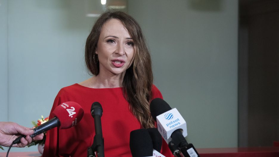 Agnieszka Dziemianowicz-B�k
Warszawa, 13.12.2023. Minister rodziny i polityki spo�ecznej Agnieszka Dziemianowicz-B�k podczas uroczystego powitania w siedzibie resortu w Warszawie, 13 bm. (amb) PAP/Kalbar
Kalbar
polityka, powitanie, przekazanie resortu, przekazanie urz�du, Rada Ministr�w, rz�d, minister, ministra, nowa, rady ministr�w, resort, rzadu Tuska, zaprzysi�eniu, zaprzysi�ona, Agnieszka Dziemianowicz B�k