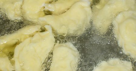 Ten przepis na pierogi był znany już w XIII wieku. Klasyczne ruskie mogą się przy nich schować
