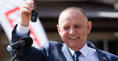 Nowe auta dla urzędników NIK. To już kolejny taki zakup Mariana Banasia