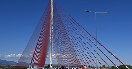 Wspinał się bez zabezpieczeń. Po chwili runął na ziemię z 50 metrów