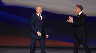 Przyjrzeli się prawej ręce Putina. Badacze mówią, co zauważyli