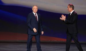 Przyjrzeli się prawej ręce Putina. Badacze mówią, co zauważyli
