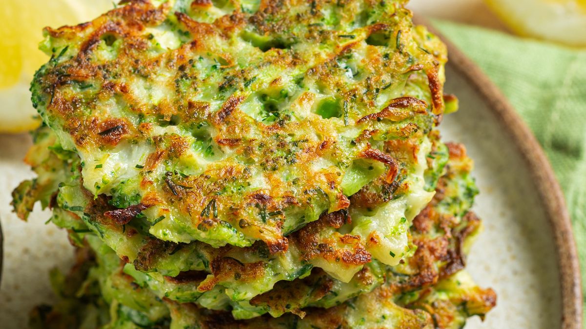Placki z cukinii są propozycją na pyszny i zdrowy obiad