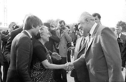 W drugiej połowie lat 80. stało się jasne, że Szczerbicki i jego konserwatywne poglądy nie pasują do nowych czasów.