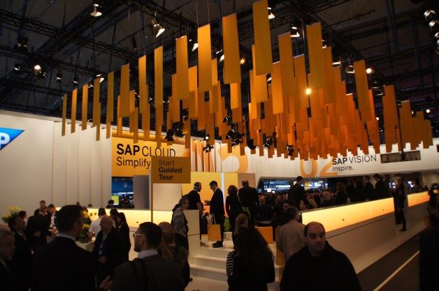 Stoisko targowe SAP podporządkowane było prezentacji systemu SAP HANA.