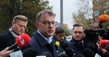 Romanowski ma usłyszeć zarzuty. Oburzył się przed PK. "Bezprawne"