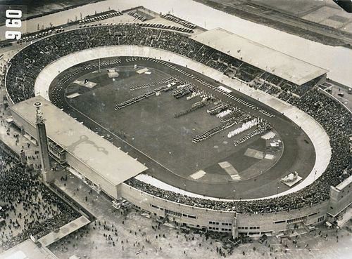 Stadion olimpijski w Amsterdamie - źródło: wikipedia.org