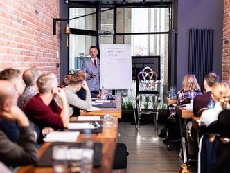 Zdobądź wiedzę i doświadczenie pod skrzydłami Warszawskiego Inwestora. Już w maju Michał Kołtyś rusza z programem szkoleniowym ,,Od zera do rentiera"!