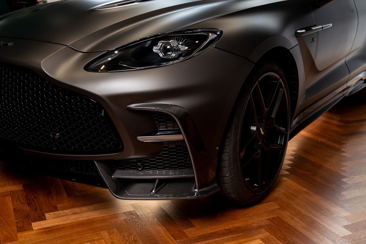 Aston Martin DBX S
