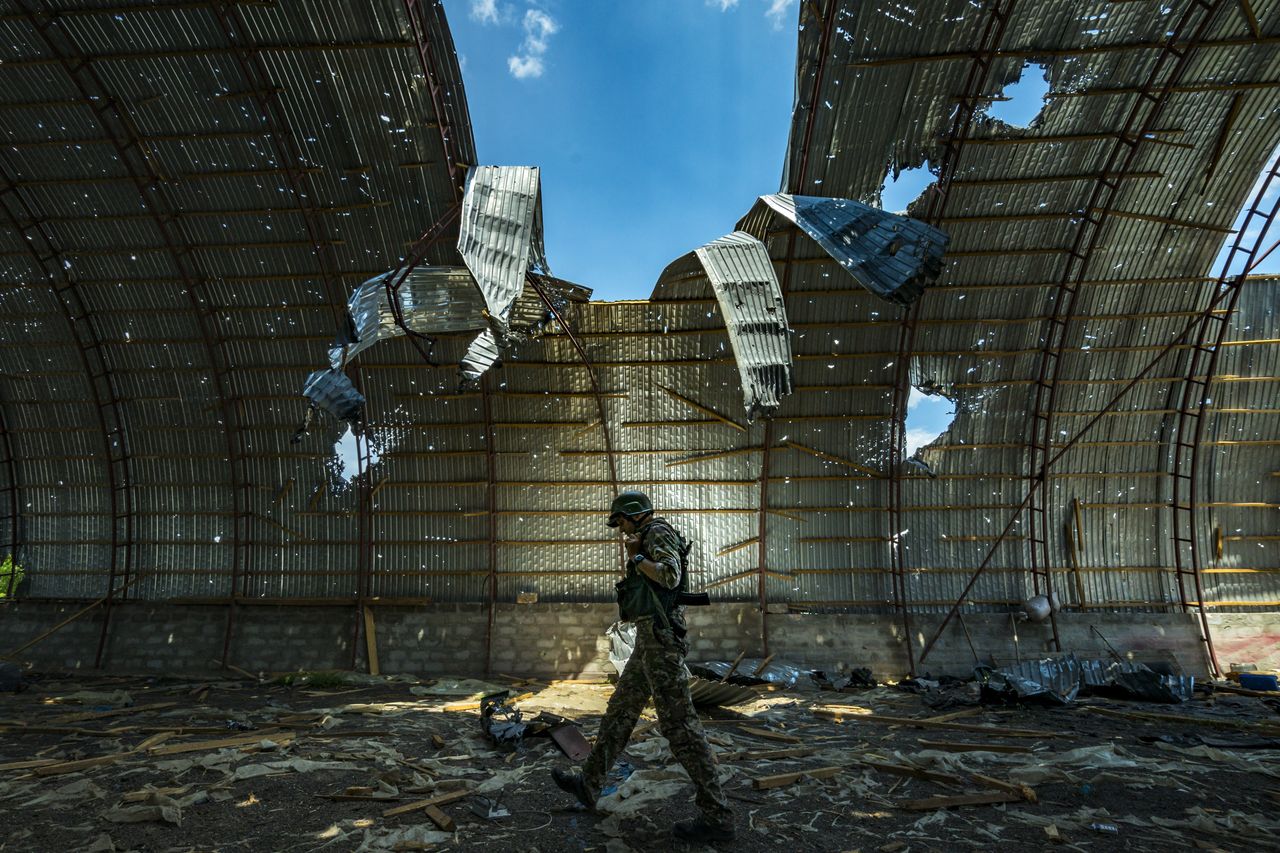 Ukraina odpiera rosyjską ofensywę, a dzięki wyrzutniom rakiet HIMARS, Moskwa nie jest już tak groźna jak wcześniej. 