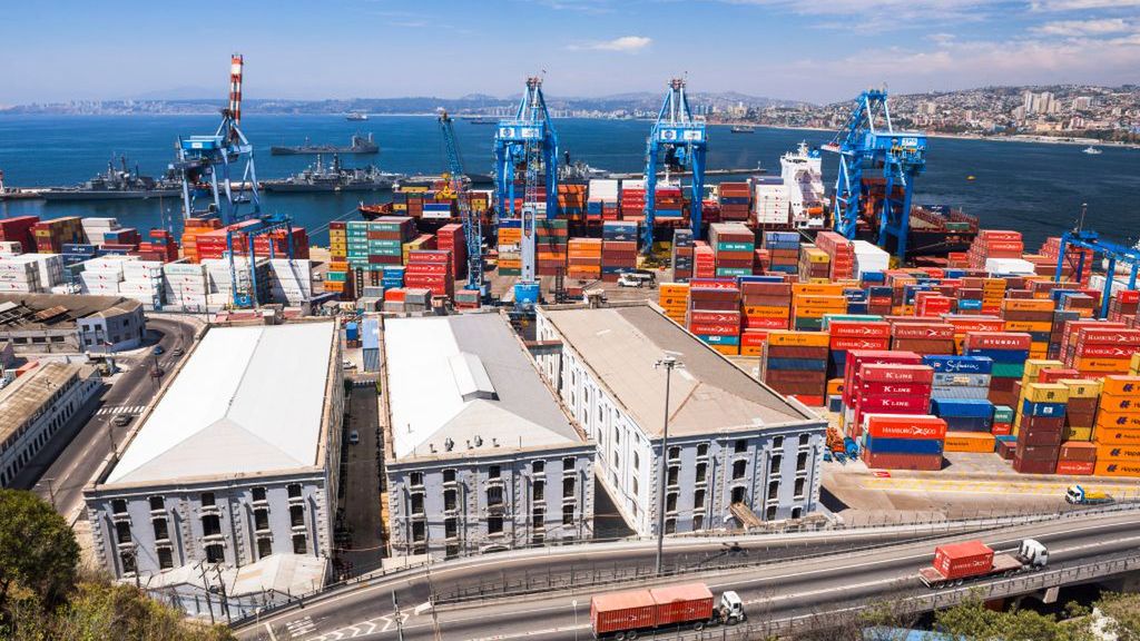 Valparaiso Port, seen from funicular train 21 de Mayo, May 21st, Artillery Hill, Valparaiso Province, Chile, South America
Valparaiso Port, seen from funicular train 21 de Mayo, May 21st, Artillery Hill, Valparaiso Province, Chile, South America. (Photo by: Matthew Williams-Ellis/Universal Images Group via Getty Images)
Matthew Williams-Ellis
commercial port, harbour, valparaiso port, buildings, chilean, cities, coast, coastal, colourful, colours, freight, nobody, ocean, producing, production, scenery, south american, urban scene