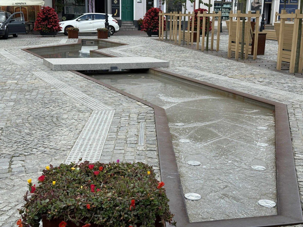 Konin: Kąpiel w „elemencie wodnym” na rynku? Na własne ryzyko