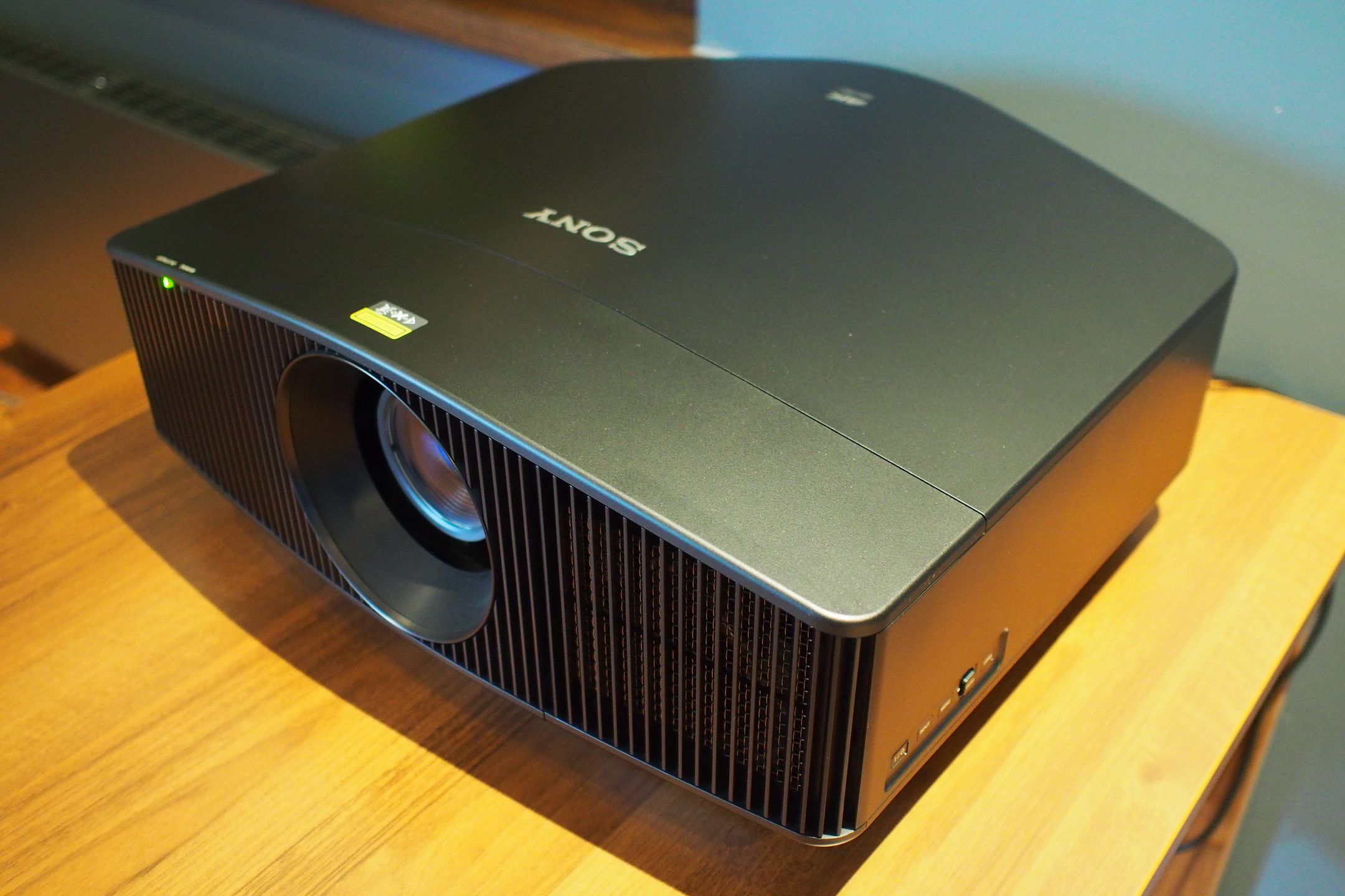 Rzut okiem na Sony VPL-VW760ES, arcyklejnot wśród projektorów 2