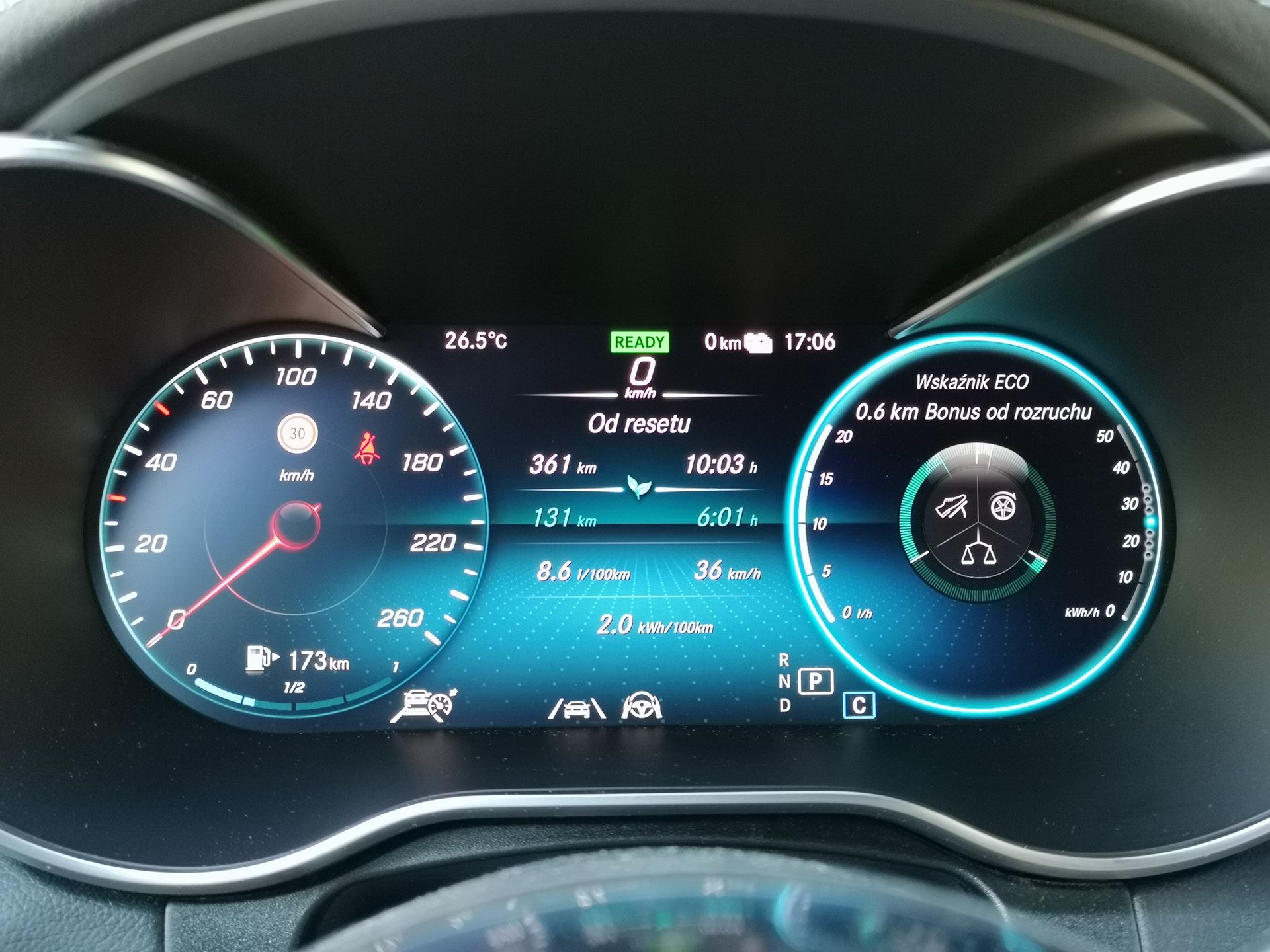 Mercedes GLC 300e Coupe: System zarządzania energią, asystent podróży i audio Burmester 18